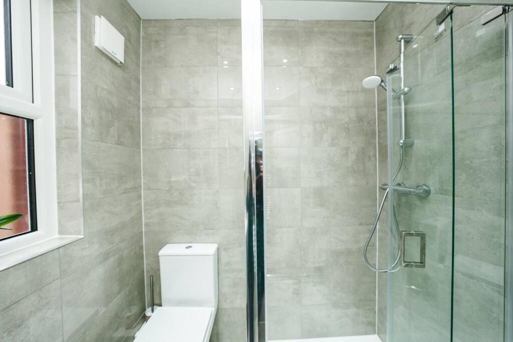 Newly Renovated Modern 4 Bed 3 Bath Apartment London Exterior foto