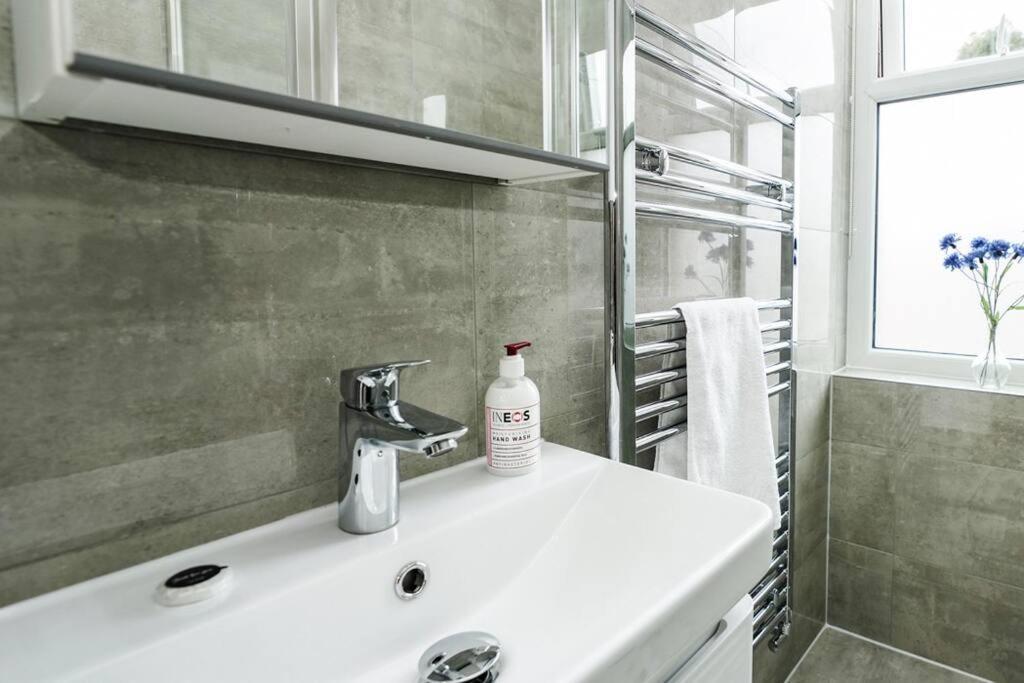 Newly Renovated Modern 4 Bed 3 Bath Apartment London Exterior foto