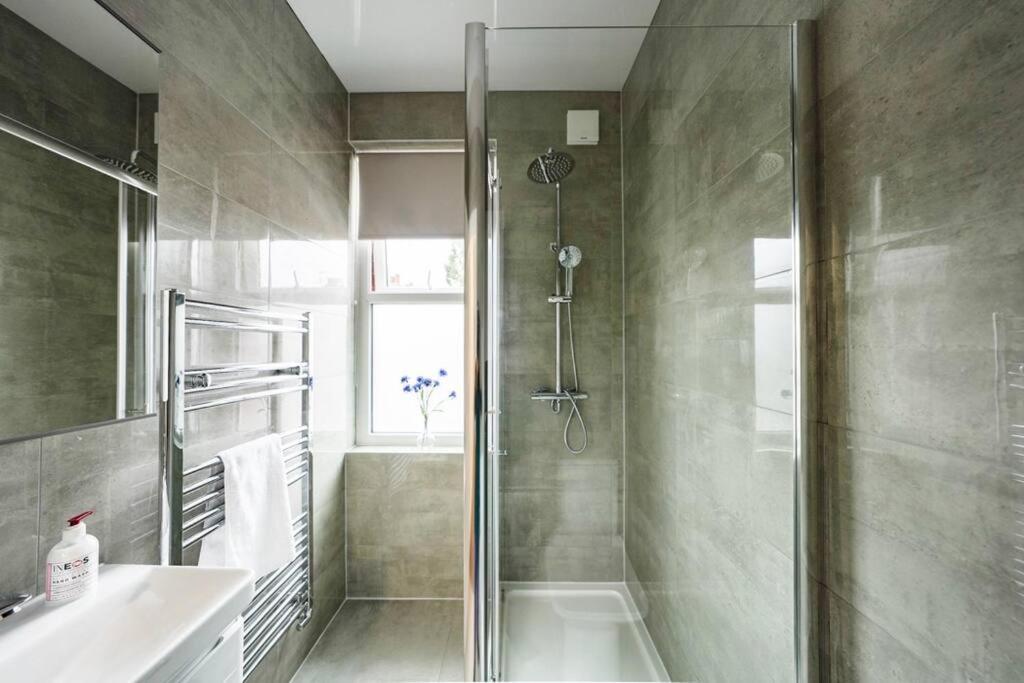 Newly Renovated Modern 4 Bed 3 Bath Apartment London Exterior foto